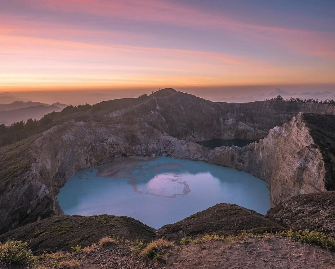 sunrise in Kelimutu Lake