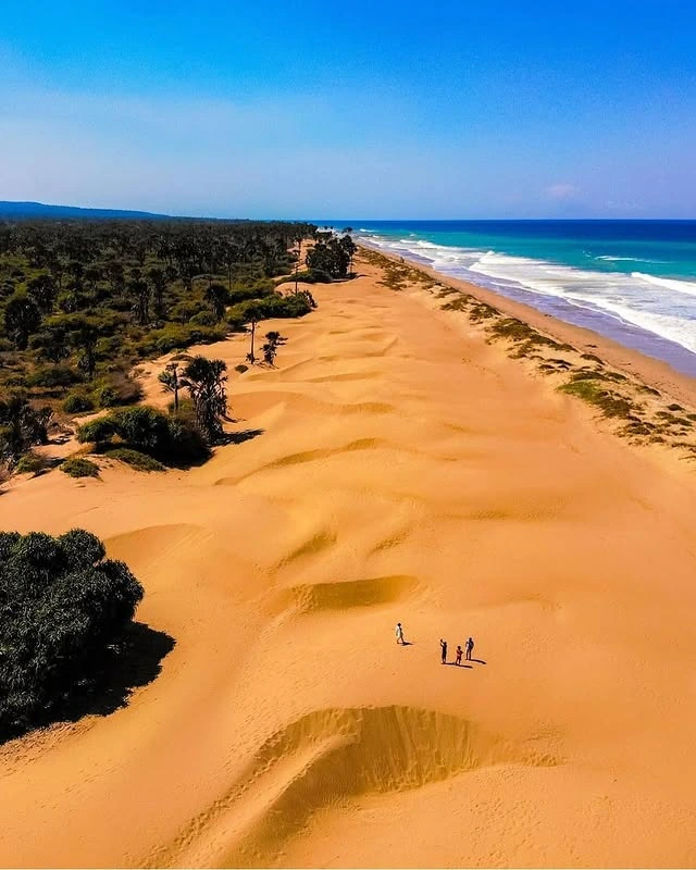 Oetune Beach sand dunes