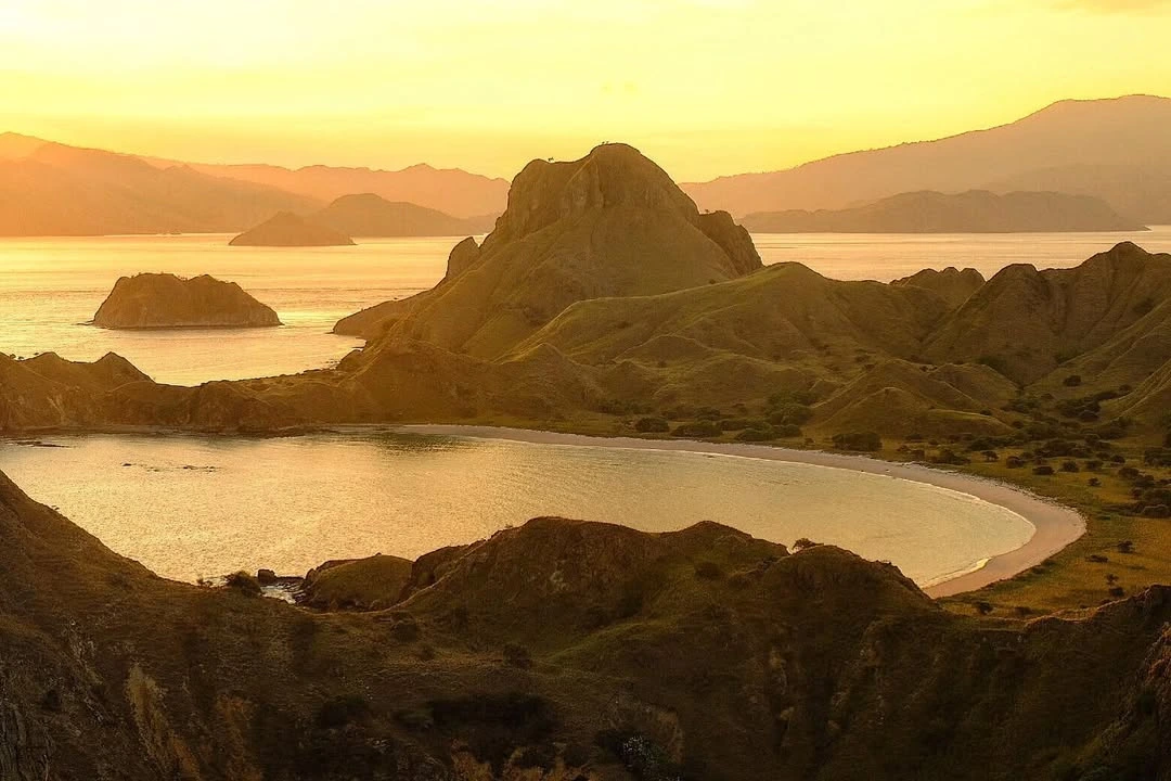 hiking in Padar Island