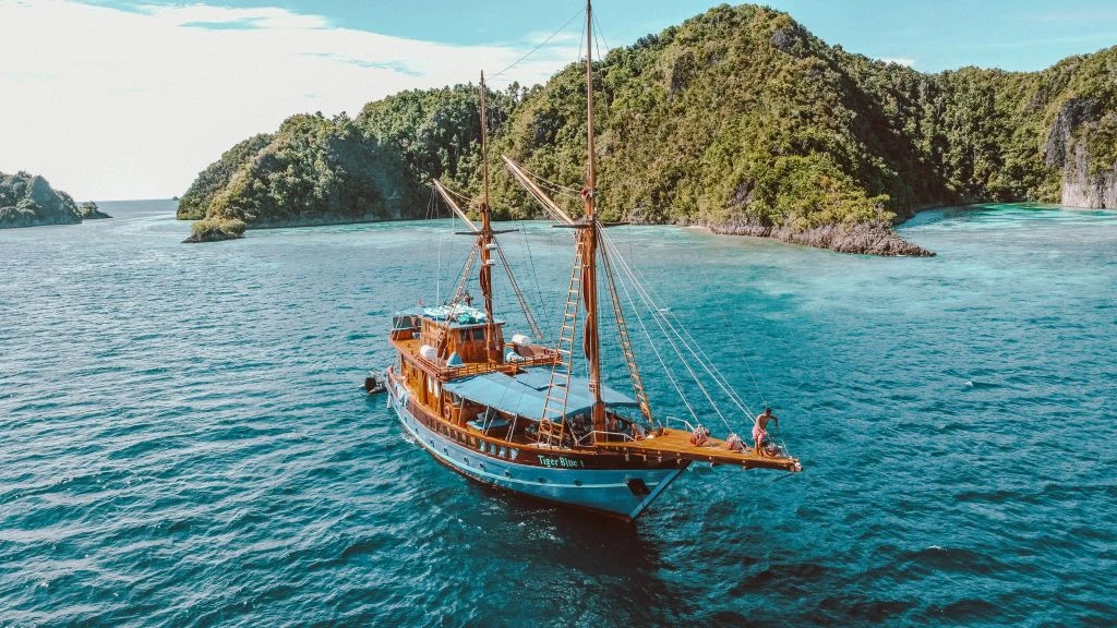 Liveaboard trips from Bali to Komodo Island